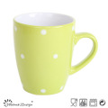 O esmalte da cor 12oz pontilha a caneca